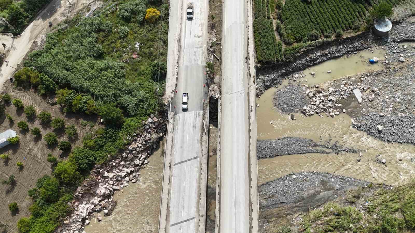 Akıntıya kapılarak nehirde kaybolan 20 yaşındaki genci arama çalışmaları üçüncü günde devam ediyor 5 akintiya kapilarak nehirde kaybolan 20 yasindaki genci arama calismalari ucuncu gunde devam ediyor 1 2IuP5KLv