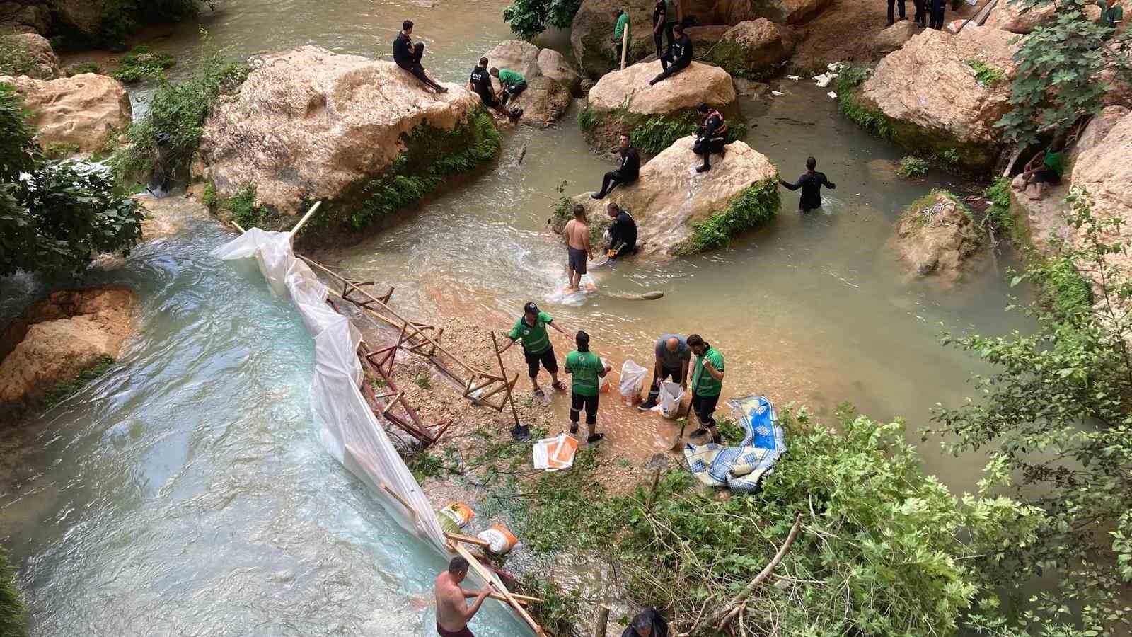 akintiya kapilip olen cocugun cansiz bedeni ikinci gunde guclukle cikarildi 0 KFhL5pRG