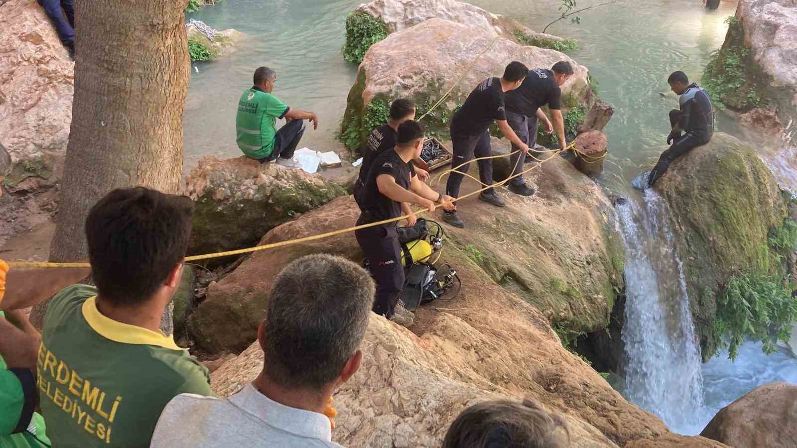 akintiya kapilip olen cocugun cansiz bedeni ikinci gunde guclukle cikarildi 1 BbzpVTFl