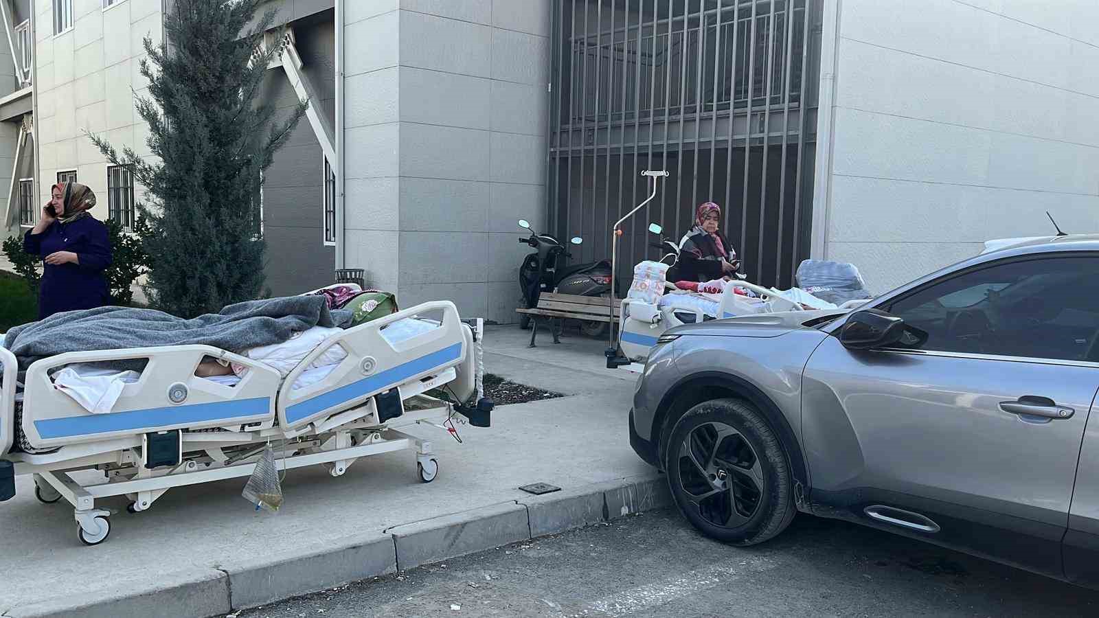 akli dengesi bozuk sahsin canli bombayim demesi uzerine hastanede panik yasandi 1 pdLyB4He