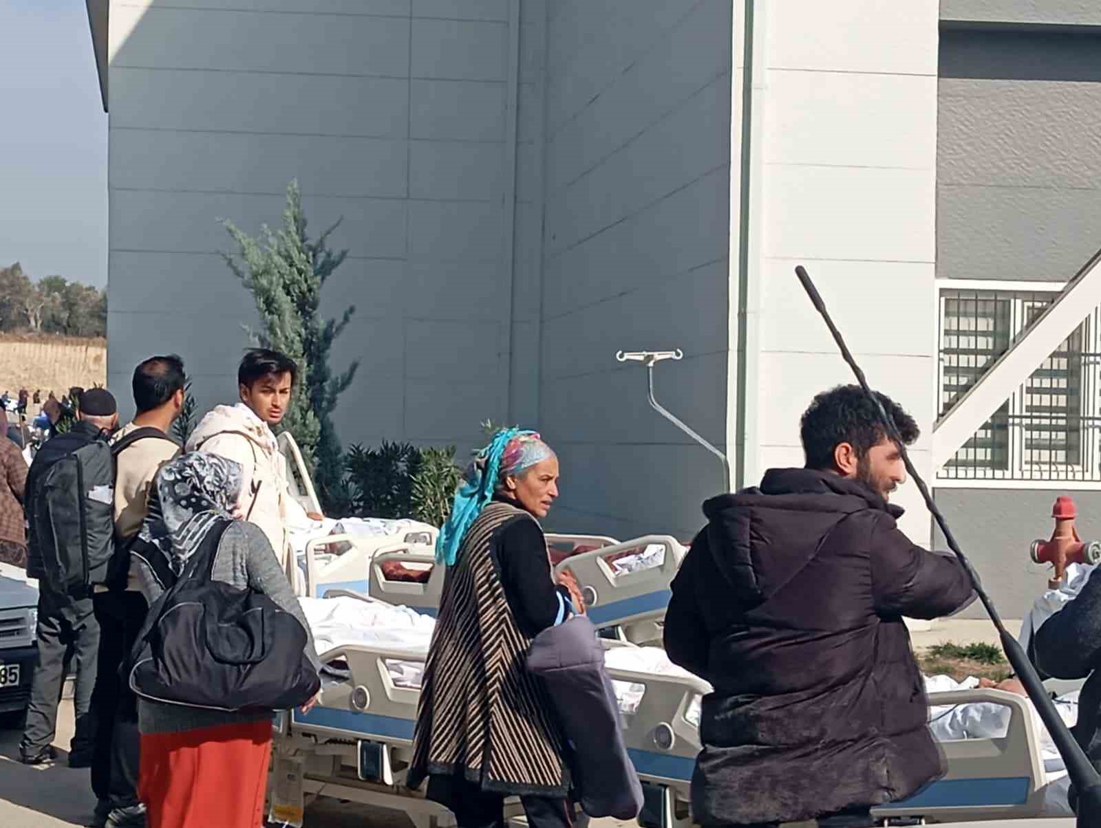 akli dengesi bozuk sahsin canli bombayim demesi uzerine hastanede panik yasandi 3 CnENE3qv
