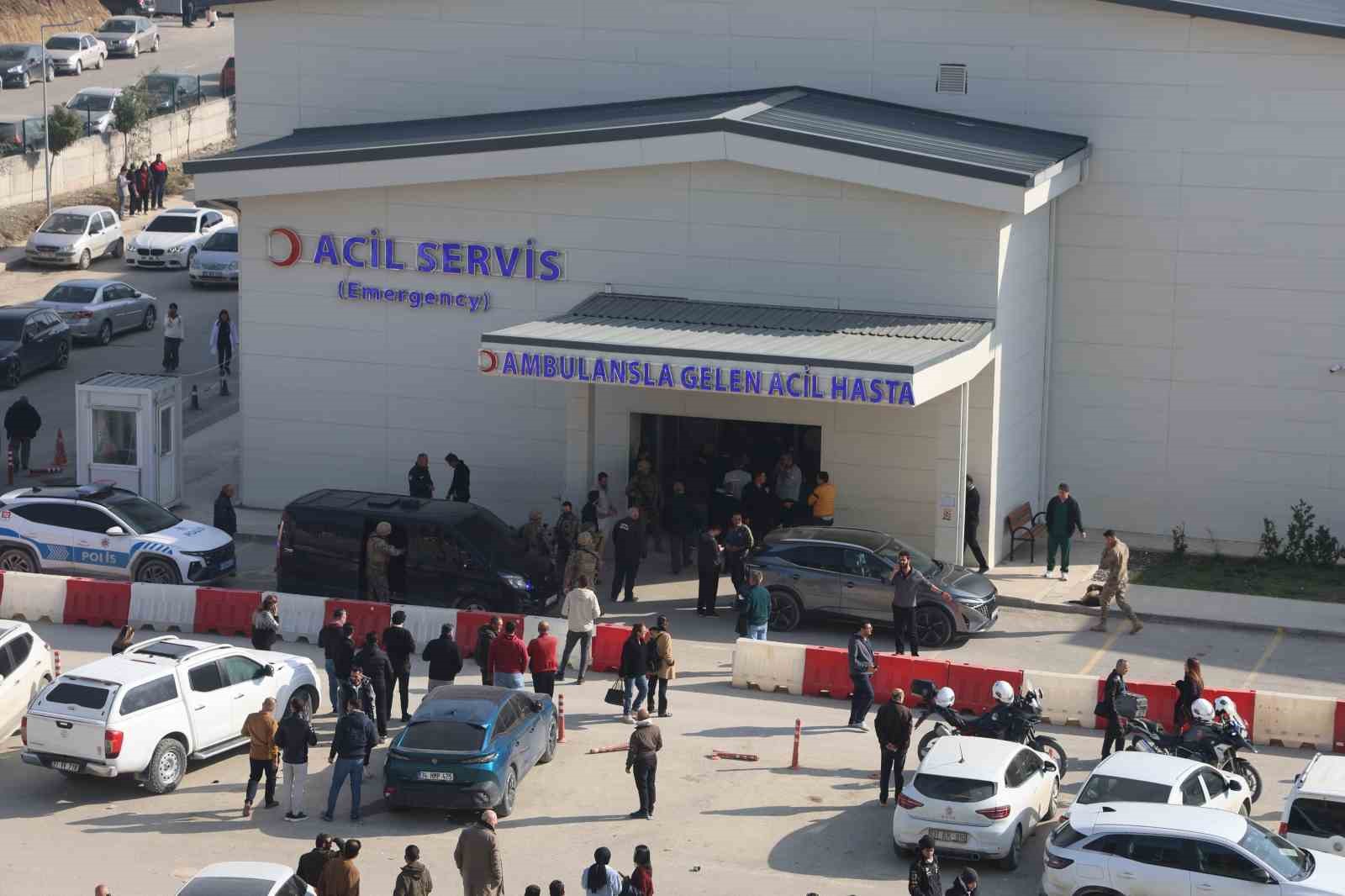 akli dengesi bozuk sahsin canli bombayim demesi uzerine hastanede panik yasandi 4 mpEyptrs