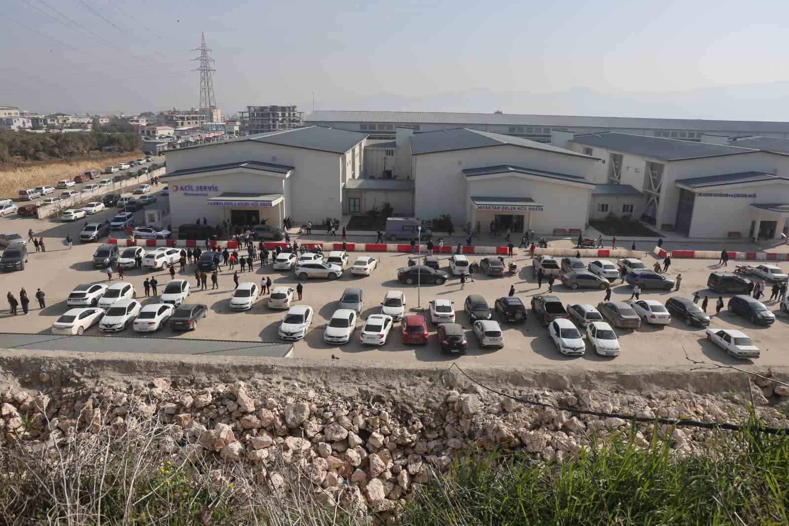 akli dengesi bozuk sahsin canli bombayim demesi uzerine hastanede panik yasandi 5 nk6iu97W
