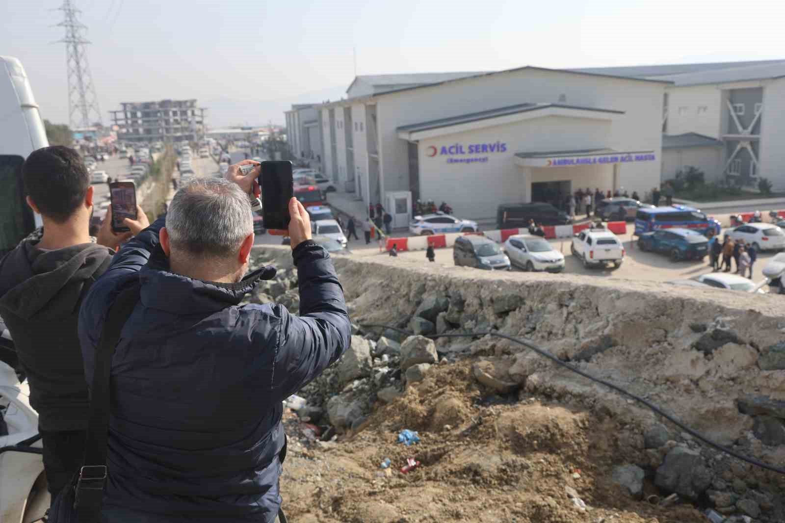 akli dengesi bozuk sahsin canli bombayim demesi uzerine hastanede panik yasandi 6 s8E1dLQ7