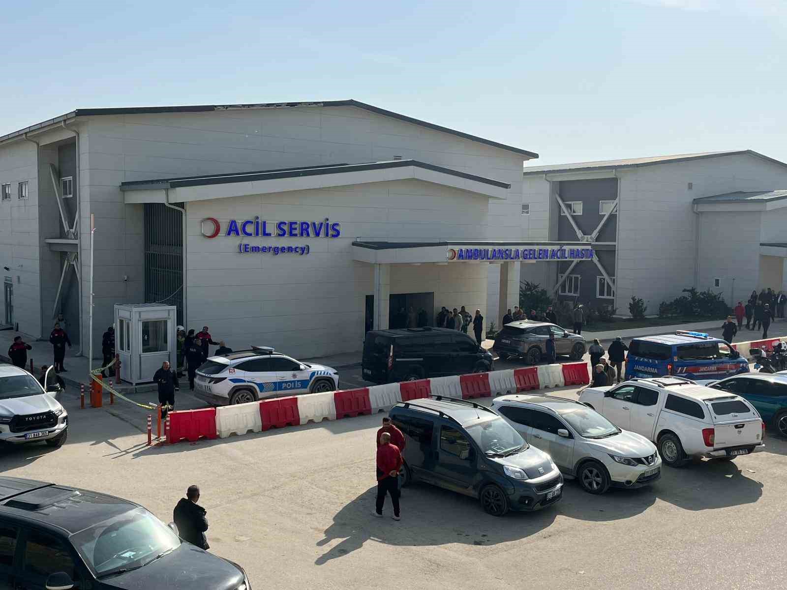 akli dengesi bozuk sahsin canli bombayim demesi uzerine hastanede panik yasandi 8 f5gjr9FW