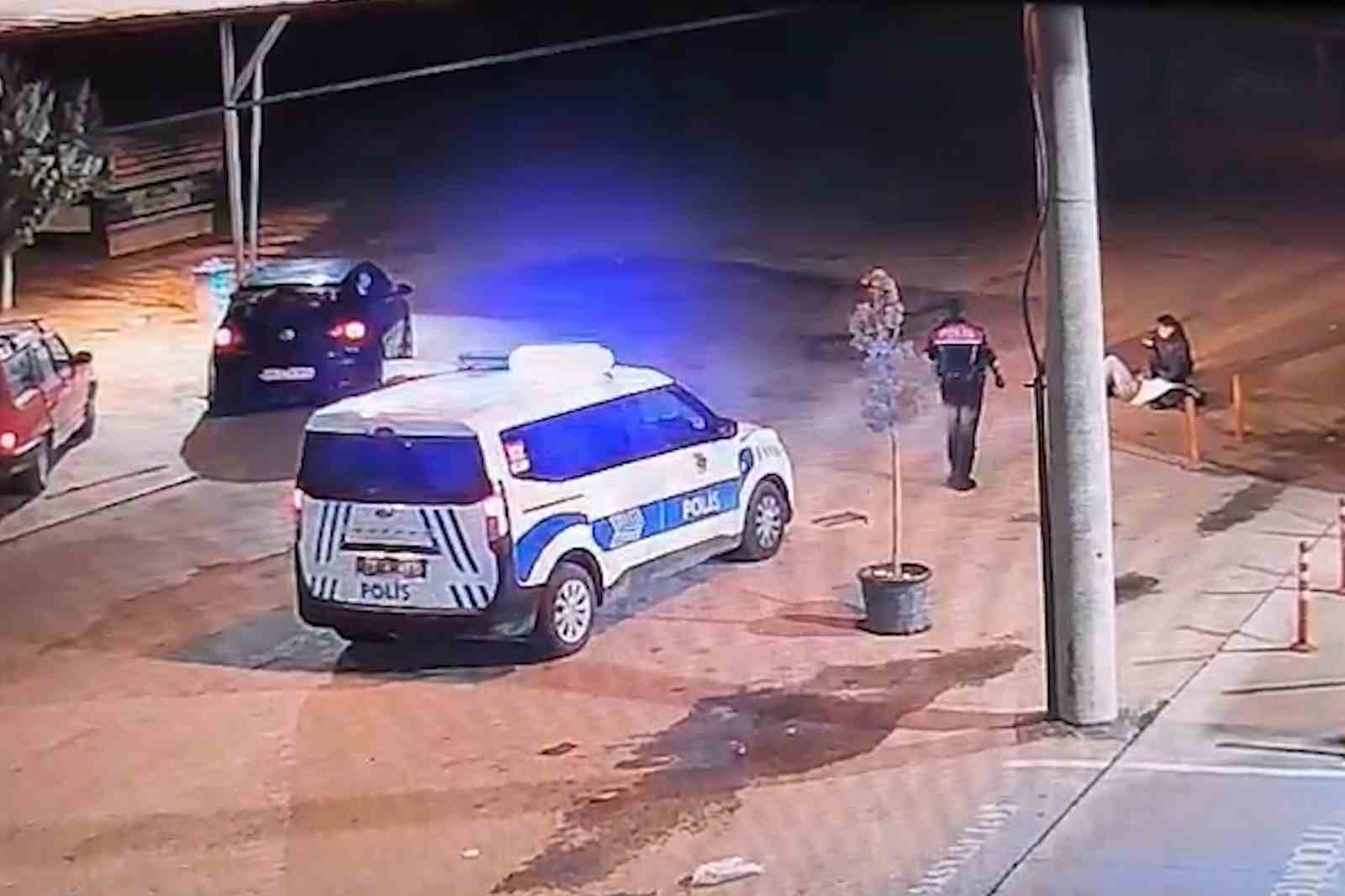 Akrabalar arasında silahlı kavga kamerada: Yeğenini vurdu, ardından kazara kendisini yaraladı 6 akrabalar arasinda silahli kavga kamerada yegenini vurdu ardindan kazara kendisini yaraladi 2 VDUuU2ZV
