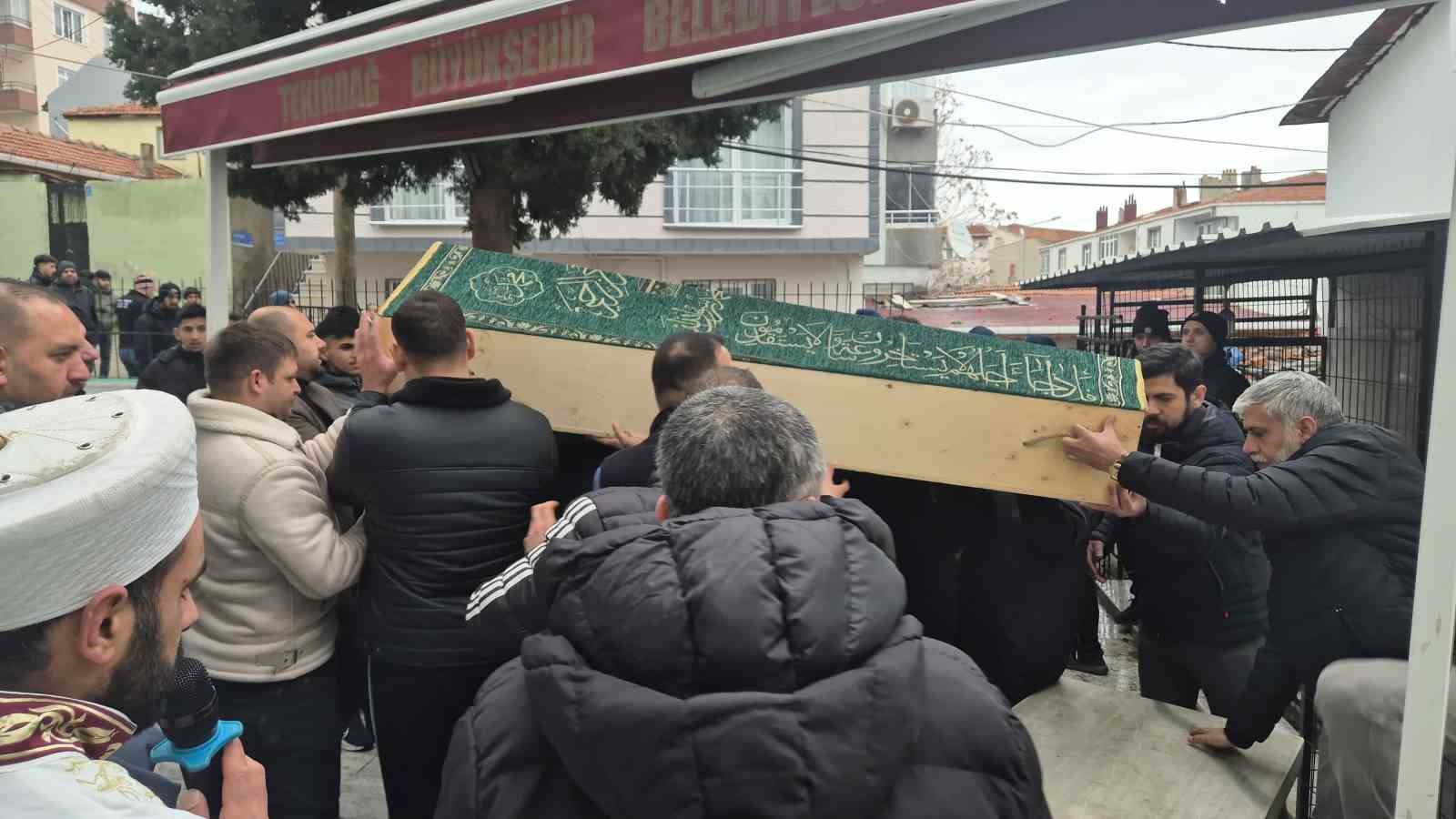 akrani tarafindan oldurulen 16 yasindaki cocuk defnedildi 1 6H5MgHVG