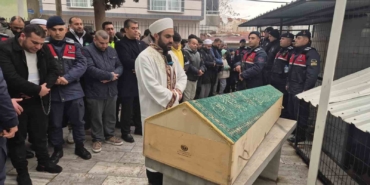 akrani-tarafindan-oldurulen-16-yasindaki-cocuk-defnedildi-rlglCa9J.jpg
