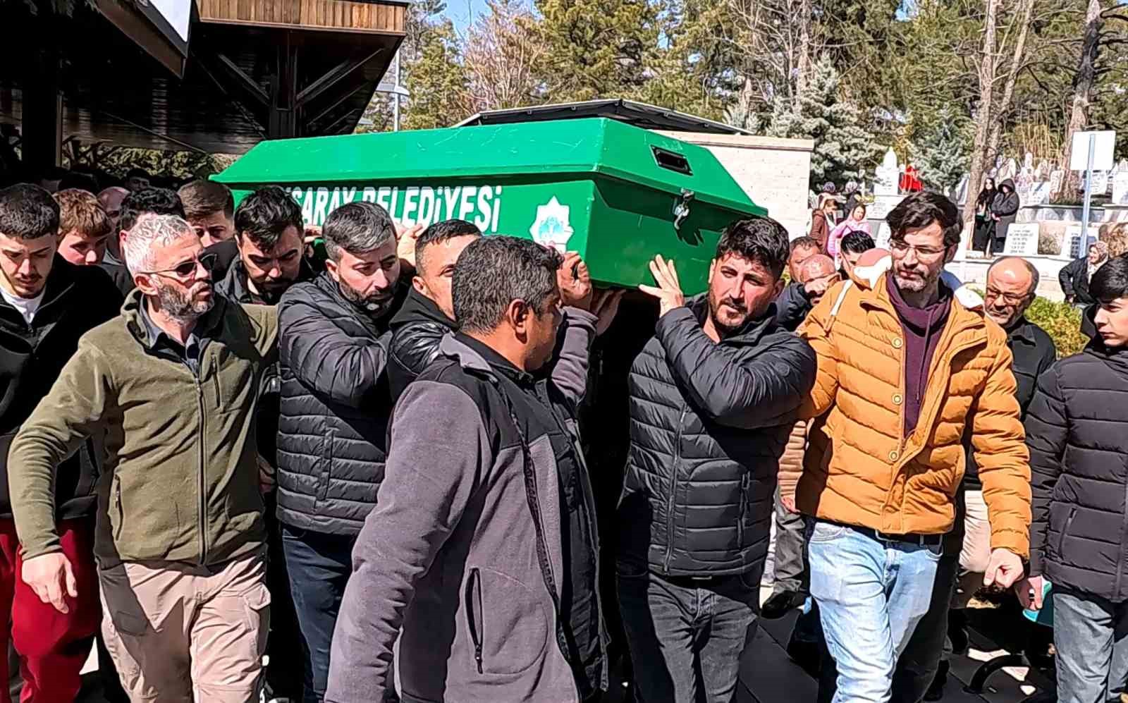akrani tarafindan oldurulen cocuk son yolculuguna ugurlandi 0