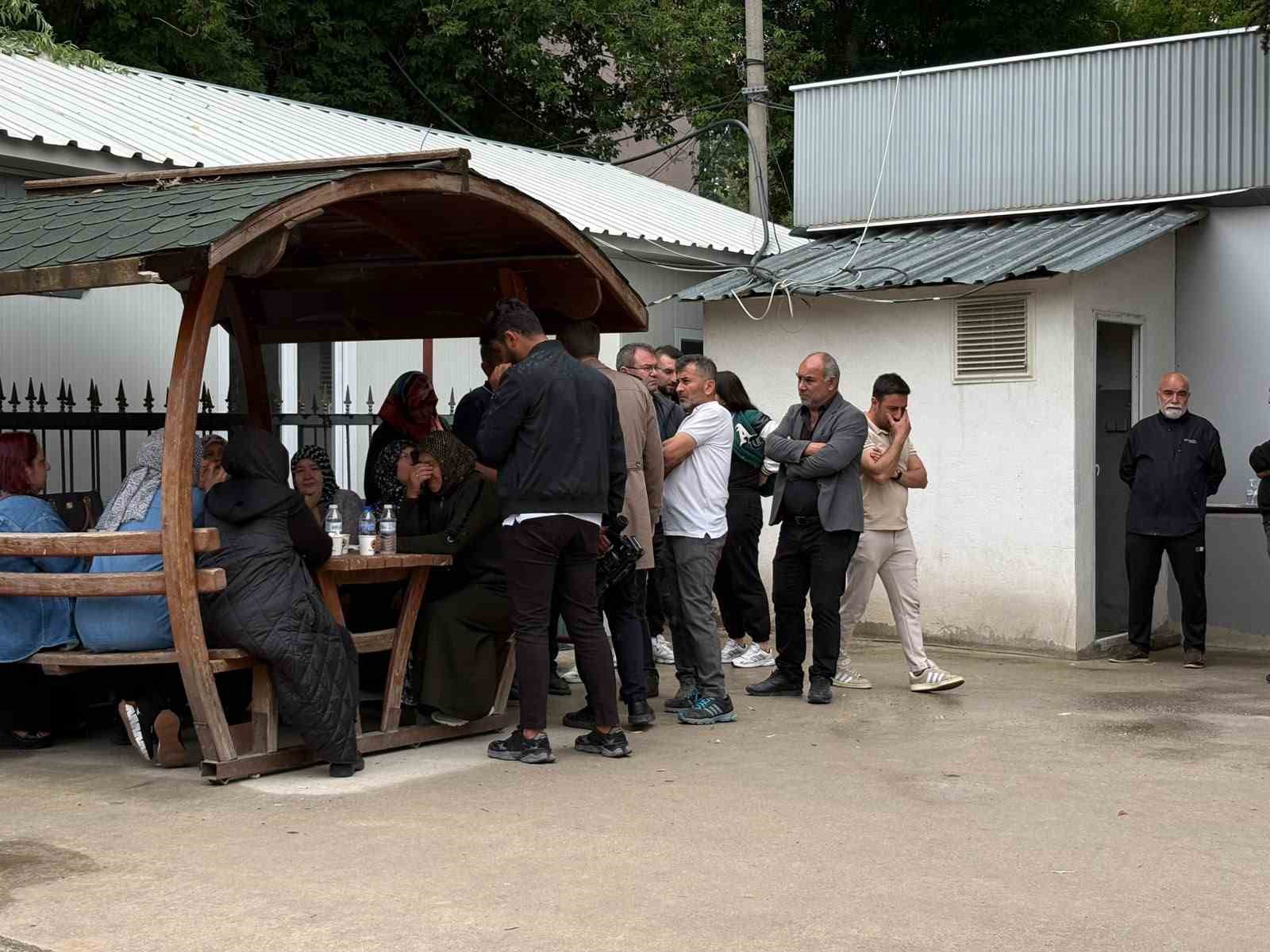 akraninin bicaklayarak oldurdugu 16 yasindaki cocugun babasi feryat etti benim cigerim yaniyor bitmis haldeyim zffupl3Y
