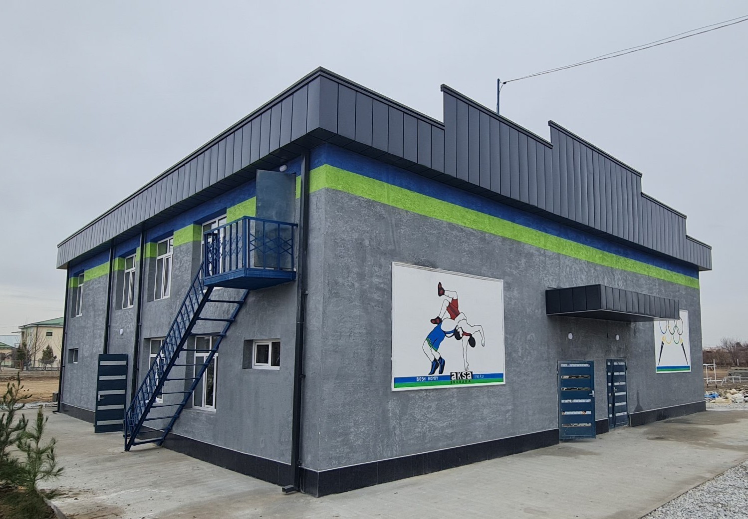 aksa enerji ozbekistanda 50 yillik bir okulun spor salonunu yeniledi 1 6k1r6cJb