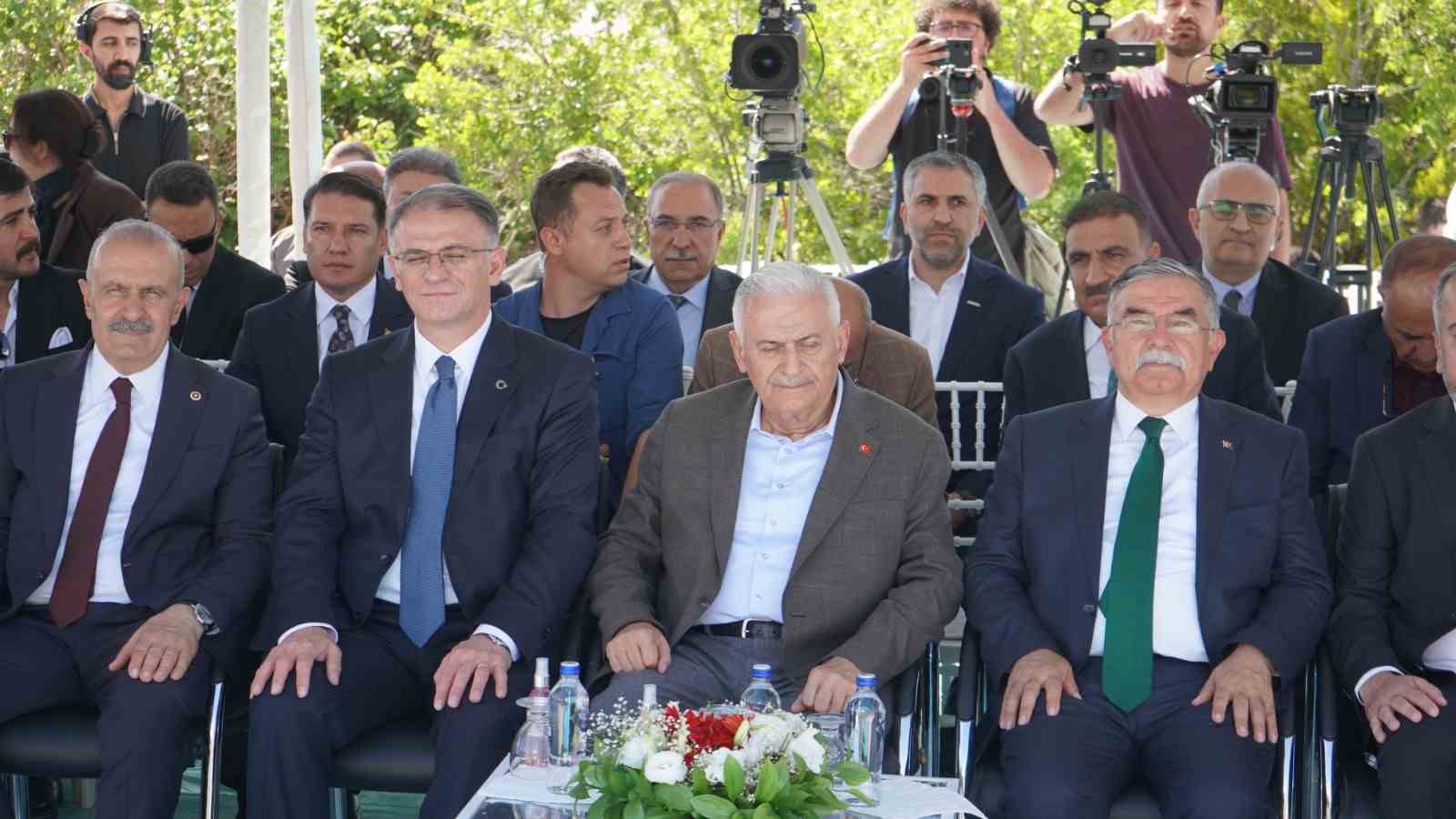 Aksakallar Konseyi Başkanı Binali Yıldırım: "Denizler olmasaydı dünyanın yarısı açlıktan, diğer yarısı da soğuktan etkilenirdi" 11 aksakallar konseyi baskani binali yildirim denizler olmasaydi dunyanin yarisi acliktan diger yarisi da soguktan K9UM1T1a