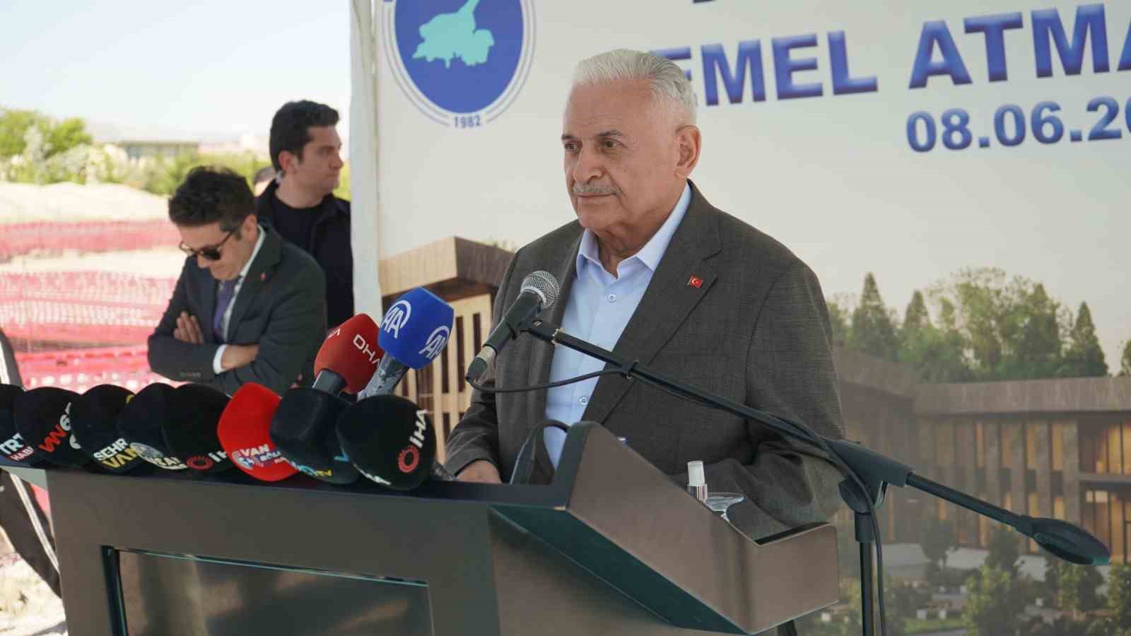 Aksakallar Konseyi Başkanı Binali Yıldırım: "Denizler olmasaydı dünyanın yarısı açlıktan, diğer yarısı da soğuktan etkilenirdi" 14 aksakallar konseyi baskani binali yildirim denizler olmasaydi dunyanin yarisi acliktan diger yarisi da soguktan dziZGSAm