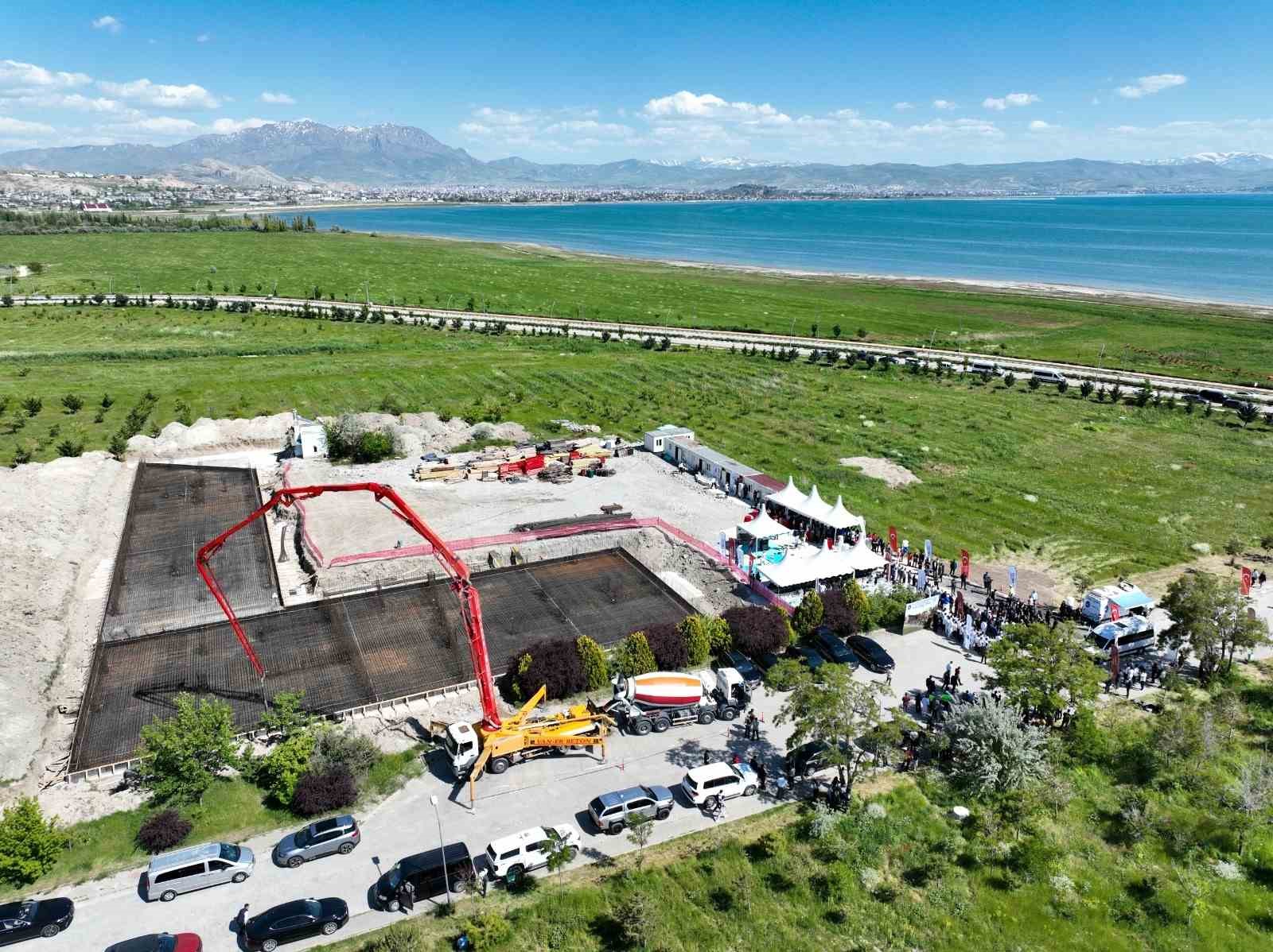 Aksakallar Konseyi Başkanı Binali Yıldırım: "Denizler olmasaydı dünyanın yarısı açlıktan, diğer yarısı da soğuktan etkilenirdi" 8 aksakallar konseyi baskani binali yildirim denizler olmasaydi dunyanin yarisi acliktan diger yarisi da soguktan hOcers5I