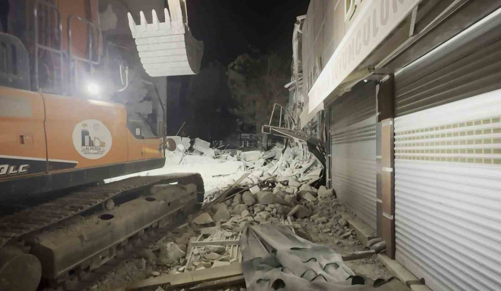 Aksaray Belediyesi’nin kontrolsüz yıkımı az kalsın dükkanları yıkıyordu 14 aksaray belediyesinin kontrolsuz yikimi az kalsin dukkanlari yikiyordu 10