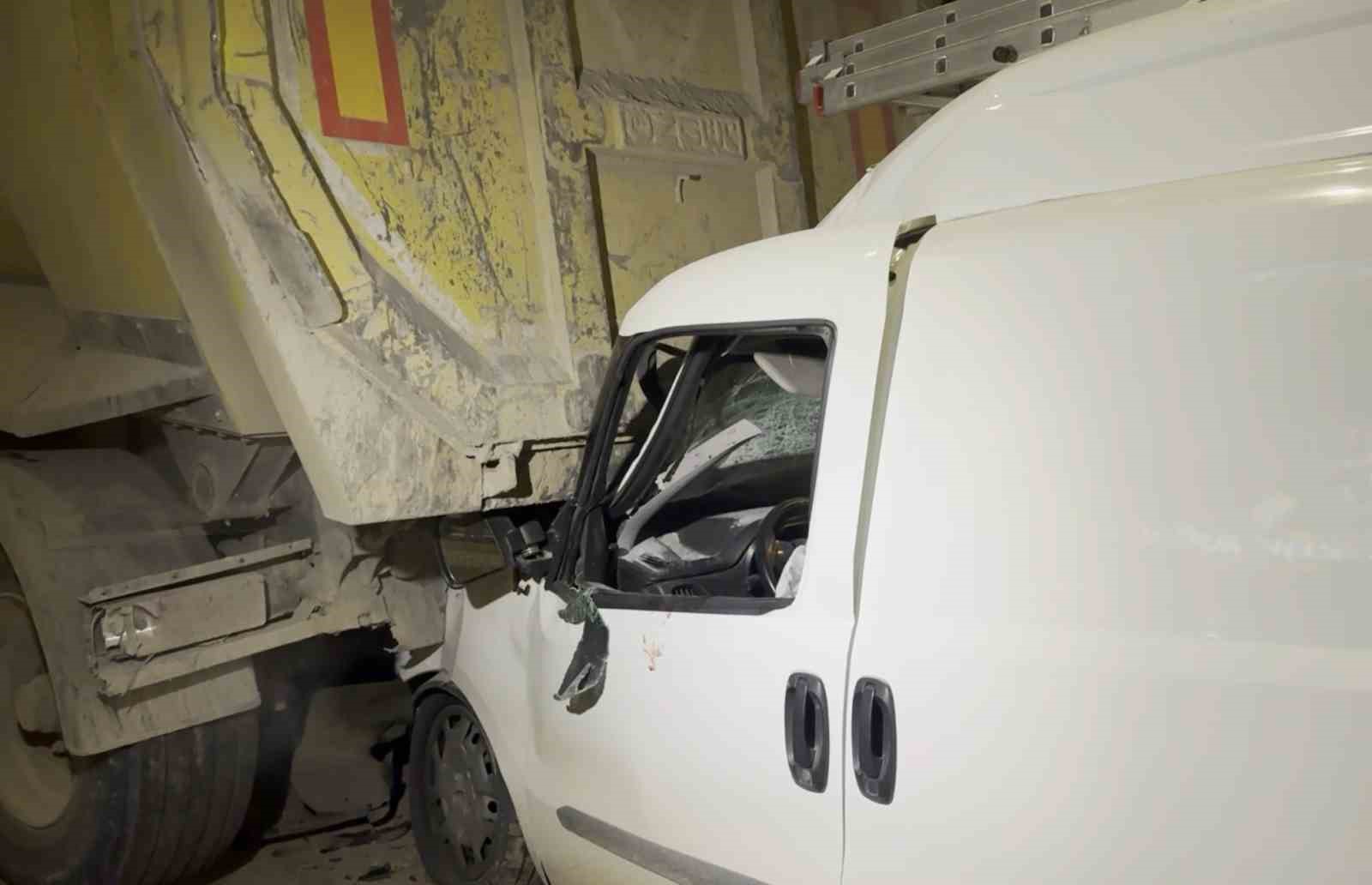 aksaray belediyesinin trafige kapattigi yol kaza meydanina dondu 10 F1cm9SgD