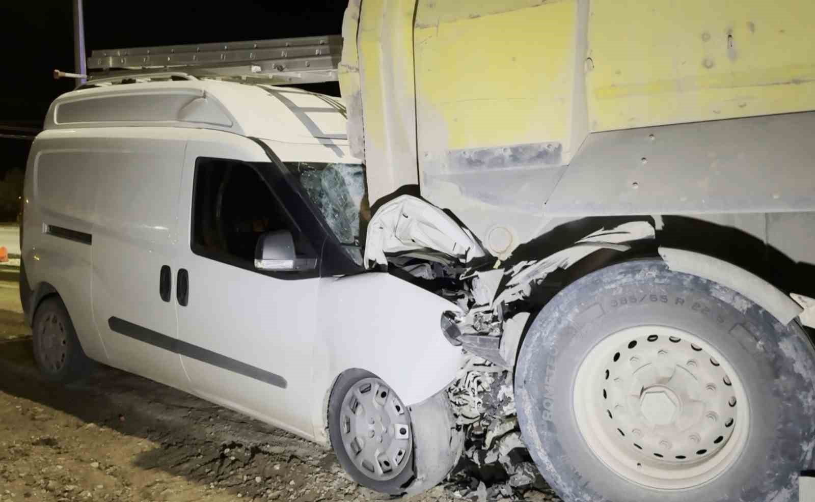 aksaray belediyesinin trafige kapattigi yol kaza meydanina dondu 12 DnLJXqXm