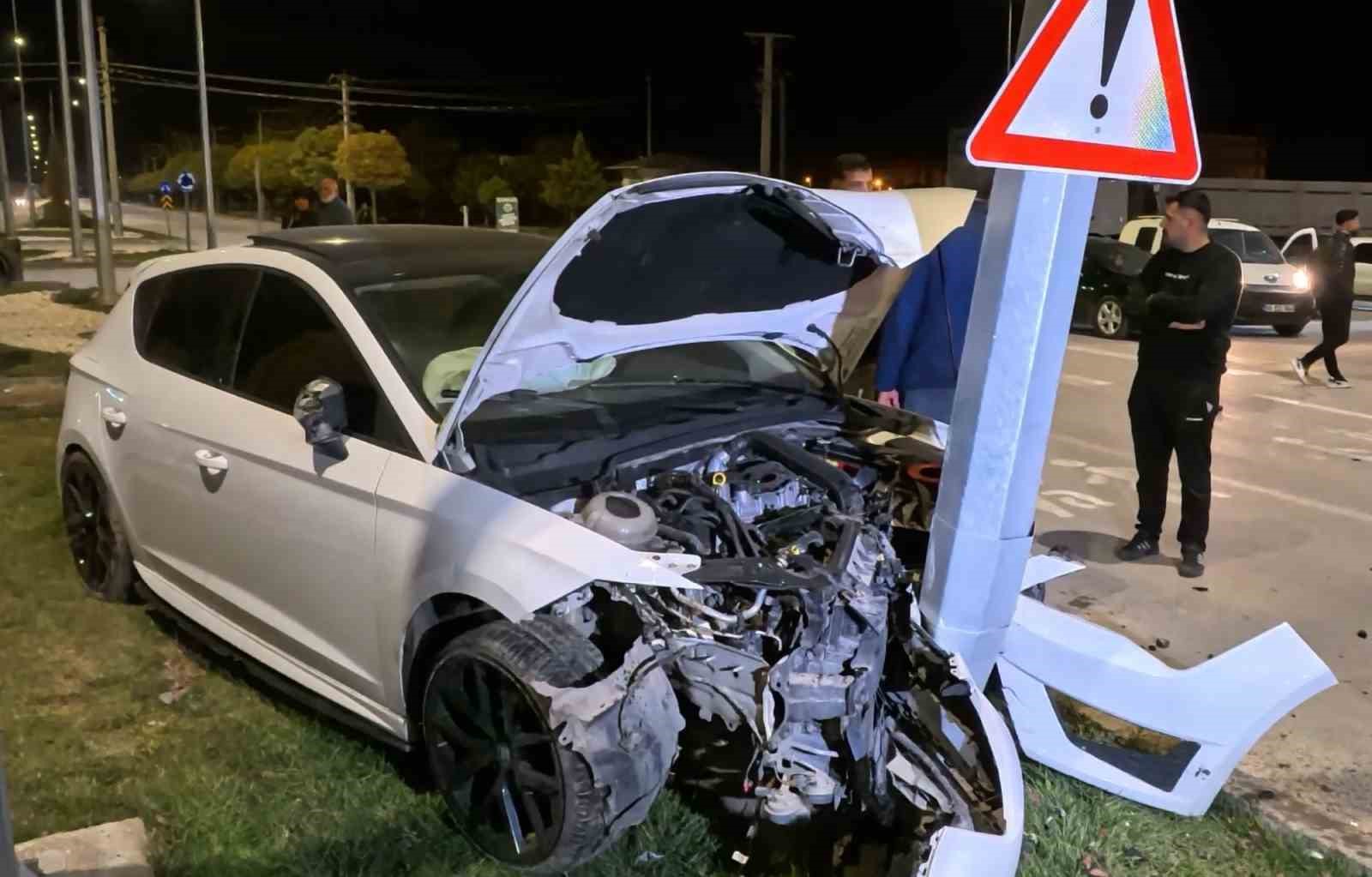 aksaray belediyesinin trafige kapattigi yol kaza meydanina dondu 4 FlF7gnkK
