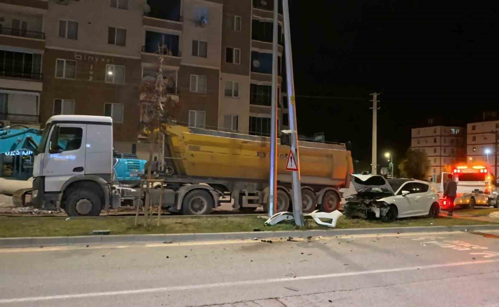 aksaray belediyesinin trafige kapattigi yol kaza meydanina dondu 5 1l82FvG6