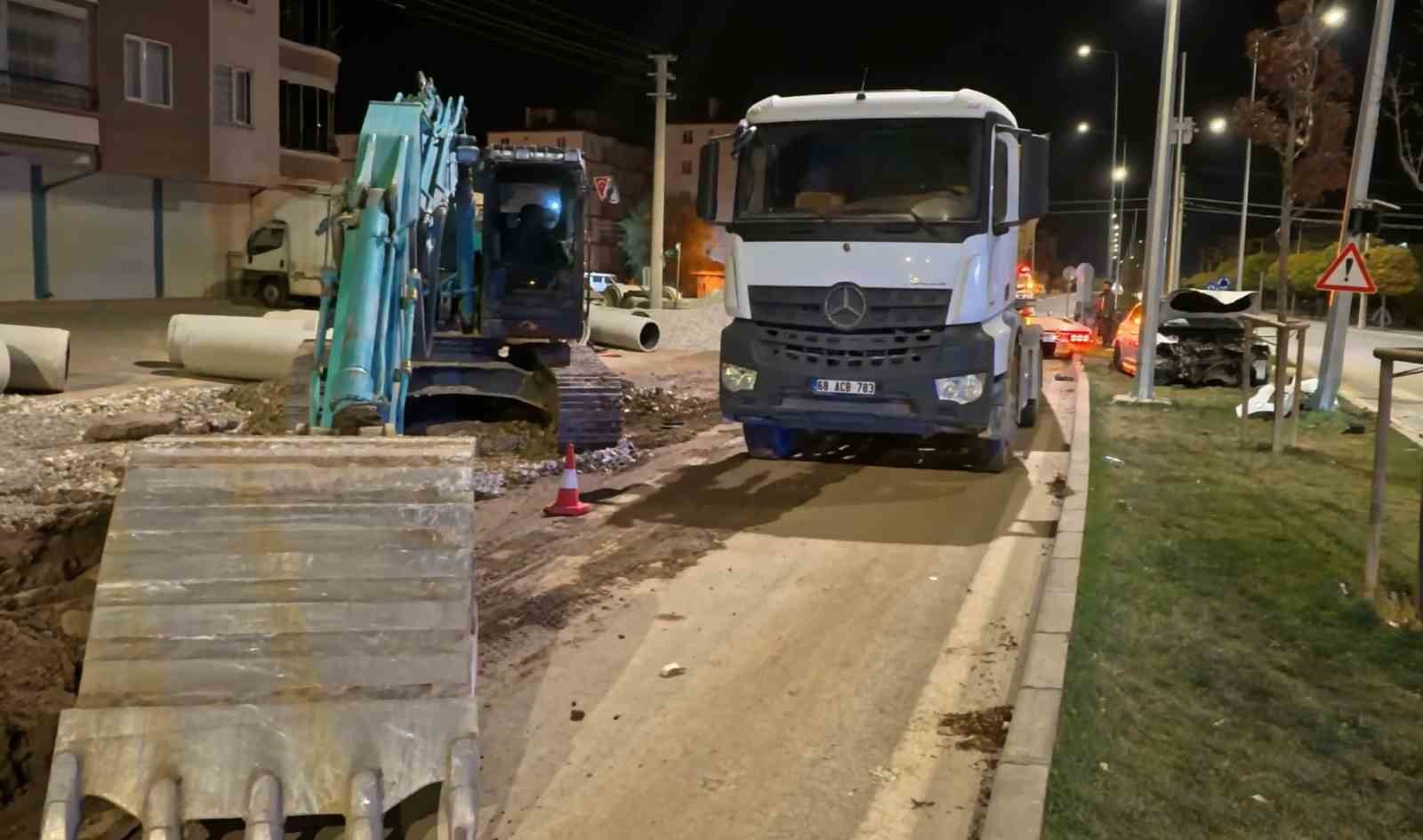 aksaray belediyesinin trafige kapattigi yol kaza meydanina dondu 6 GQGe5FMd