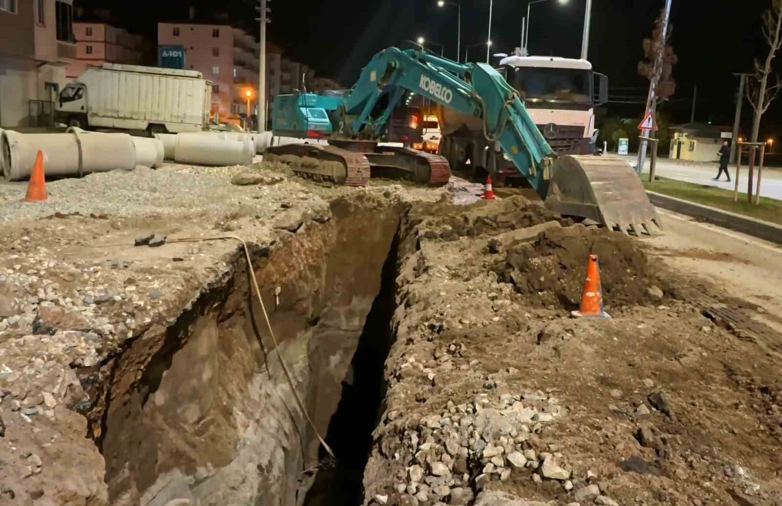 aksaray belediyesinin trafige kapattigi yol kaza meydanina dondu 7 WrXvpADv