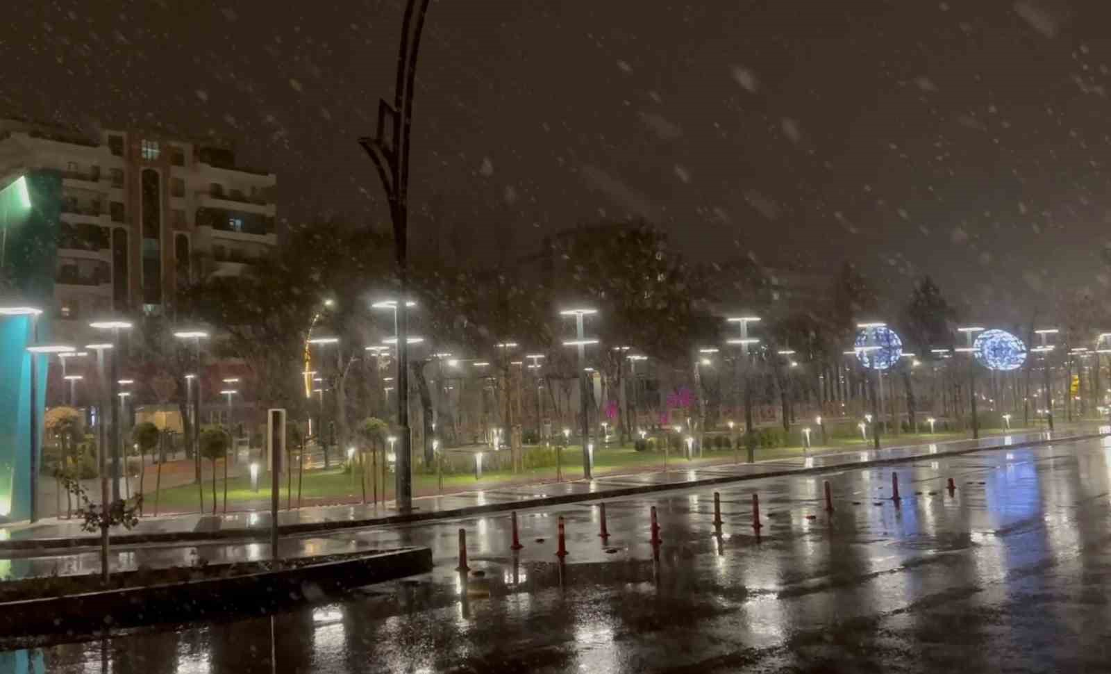 aksaray merkez ve ilcelerde kar yagisi etkili oluyor 4 yrVqeNfA