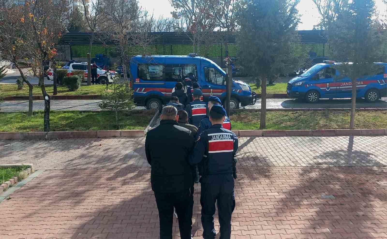 aksaray merkezli 5 ilde dolandiricilik operasyonu 0 DzS5w6QP