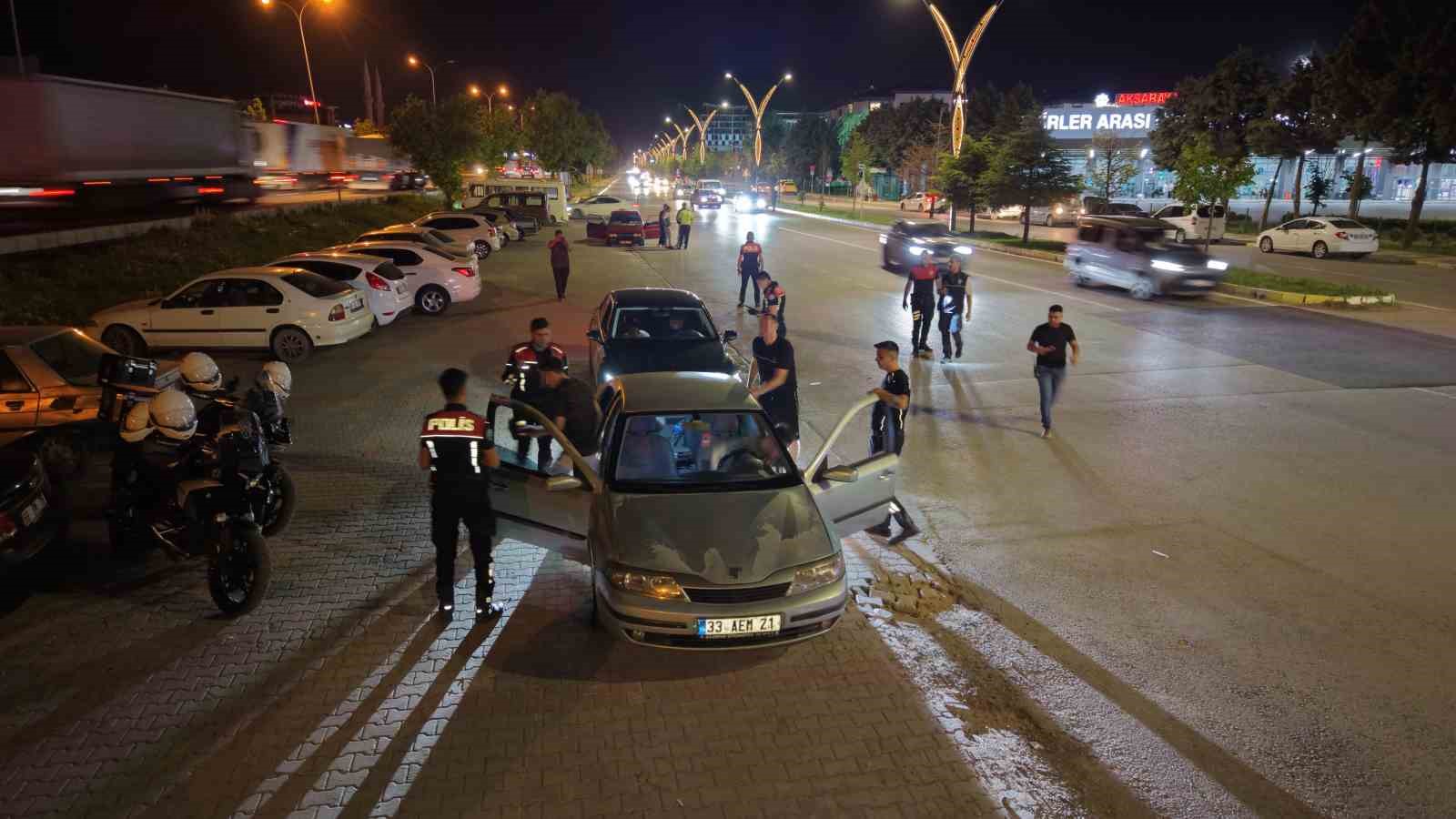 aksaray sokaklarinda sok uyulama 2 J7mMSmOb
