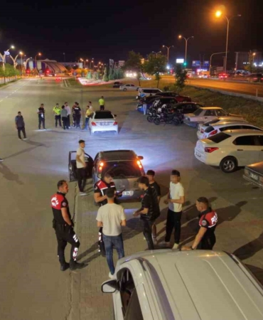 aksaray-sokaklarinda-sok-uyulama-mQg8JgpK.jpg