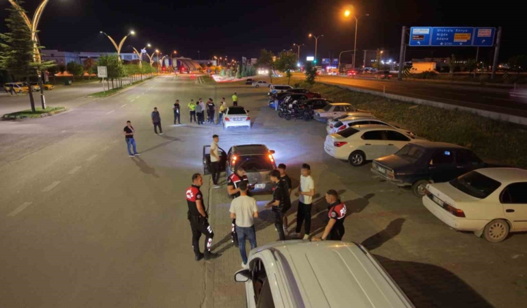 aksaray-sokaklarinda-sok-uyulama-mQg8JgpK.jpg
