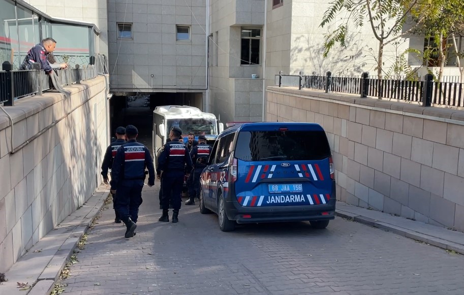 aksarayda 1 kisiyi oldurup 2 kisiyi yaralayan zanli adliyede 0