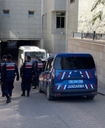 aksarayda-1-kisiyi-oldurup-2-kisiyi-yaralayan-zanli-adliyede-kg4ISCcn.jpg