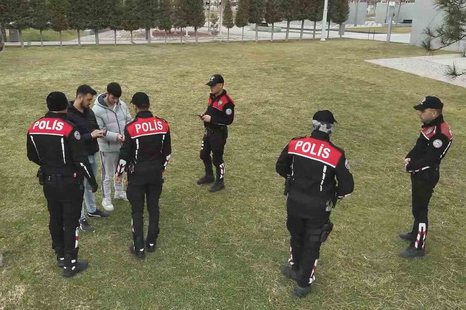 Aksaray’da 164 polisle "Huzurlu sokaklar" uygulaması 6 aksarayda 164 polisle huzurlu sokaklar uygulamasi 2 kDWhXNfO