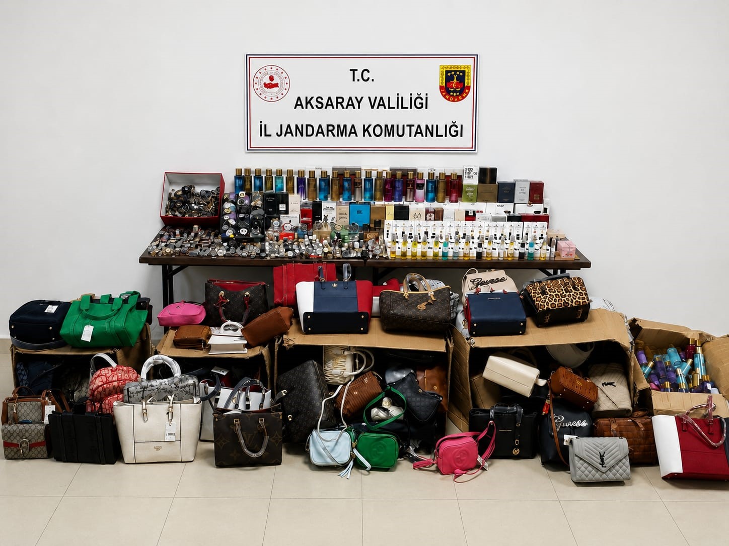 Aksaray’da 25 milyonluk kaçakçılığa jandarma darbesi 5 aksarayda 25 milyonluk kacakciliga jandarma darbesi 1 FD24mZBX