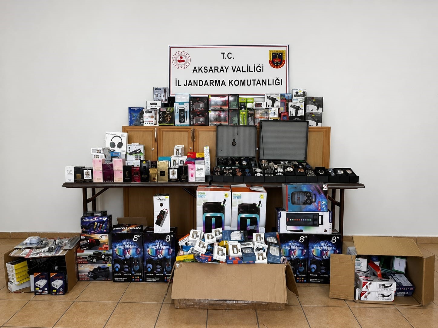 Aksaray’da 25 milyonluk kaçakçılığa jandarma darbesi 6 aksarayda 25 milyonluk kacakciliga jandarma darbesi 2 vdPpfd85