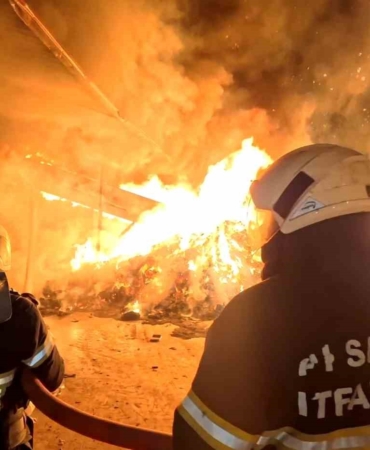 aksarayda-alevli-gece-geri-donusum-tesisi-alev-alev-yandi-aSbbQwyx.jpg