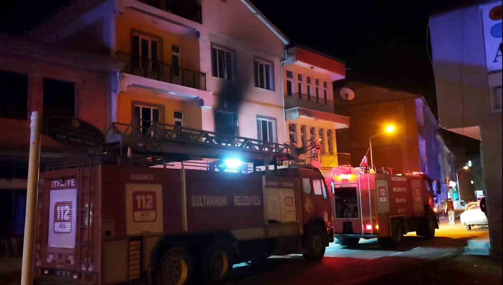 aksarayda apartmanda cikan yangin ekiplerce sonduruldu 1 Cd6mucyv