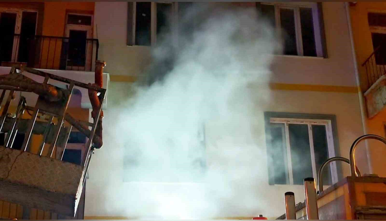 aksarayda apartmanda cikan yangin ekiplerce sonduruldu 2 52g2RMNU