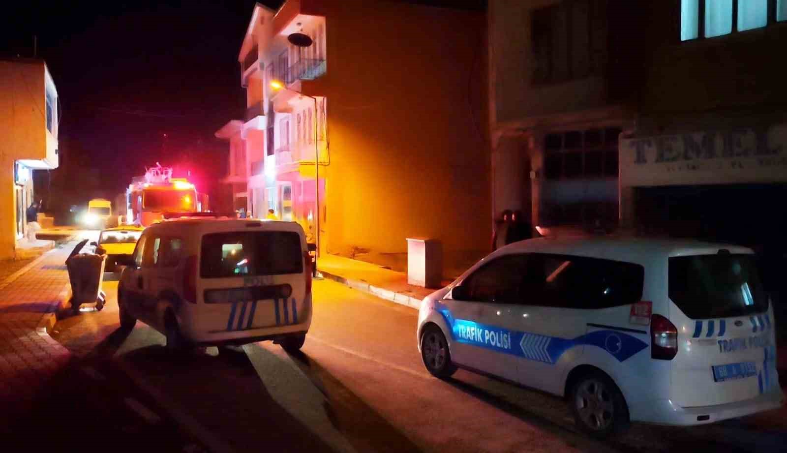 aksarayda apartmanda cikan yangin ekiplerce sonduruldu 3 dFUQ33kE