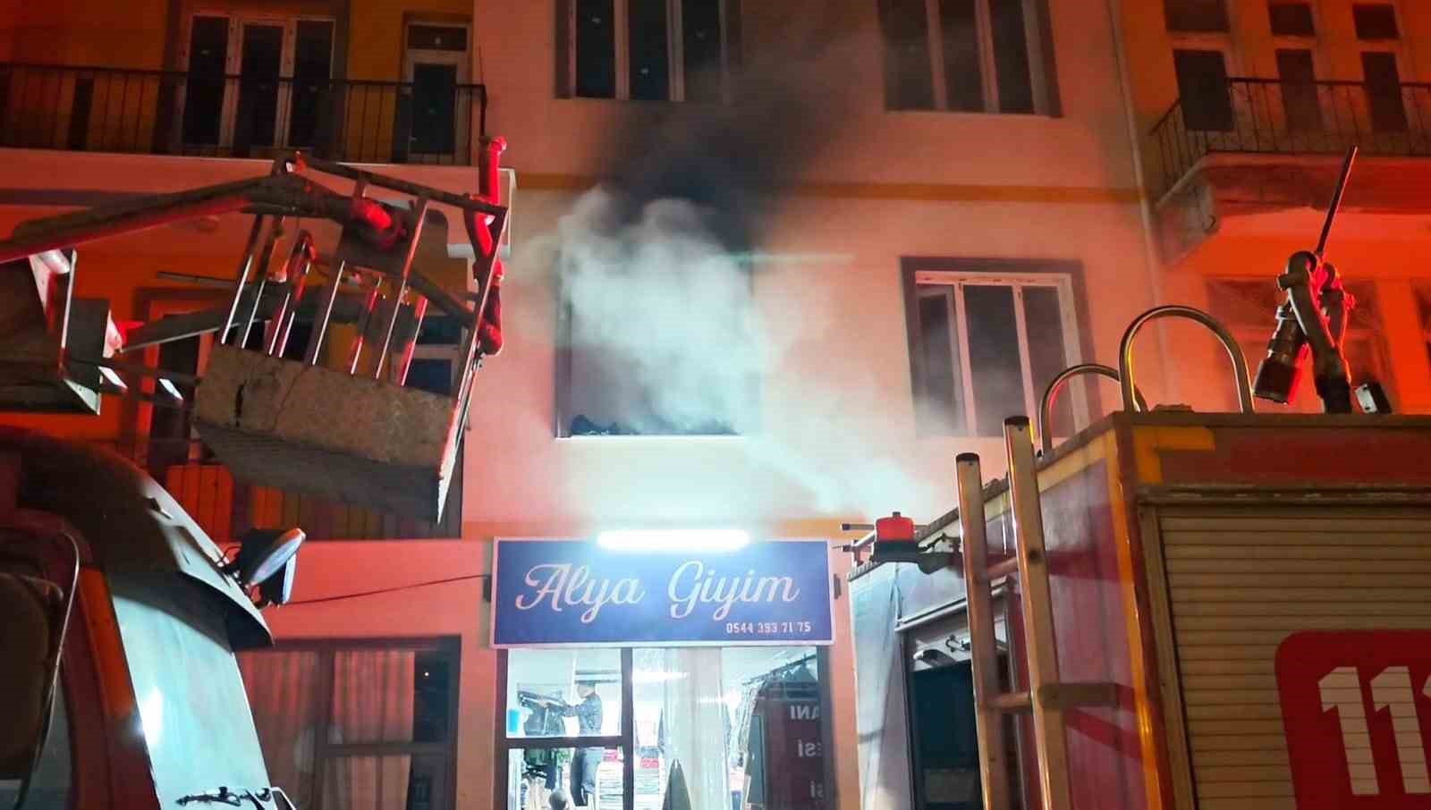aksarayda apartmanda cikan yangin ekiplerce sonduruldu 4 5VmycYeB