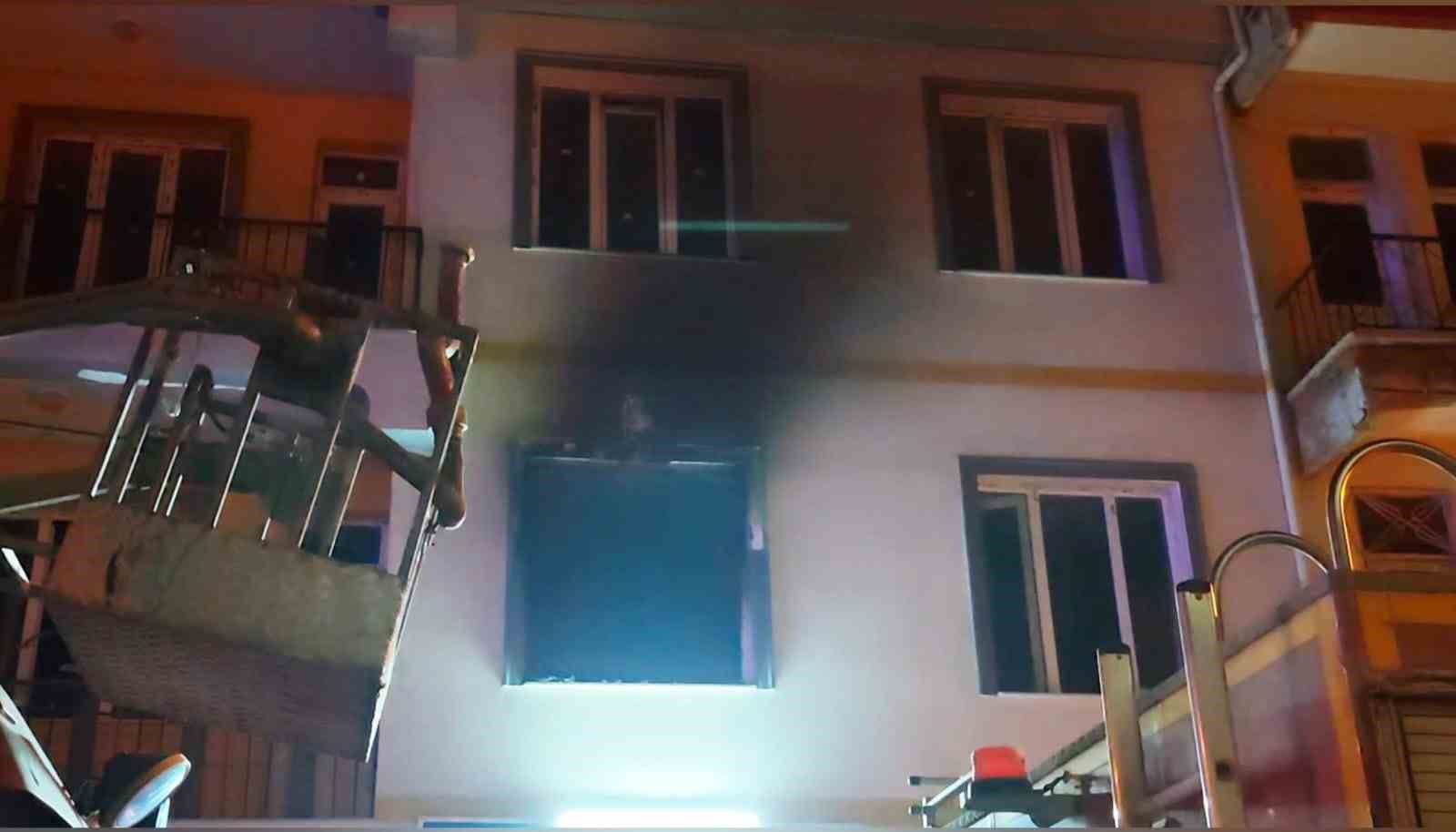 aksarayda apartmanda cikan yangin ekiplerce sonduruldu 5 NiYVqUGQ