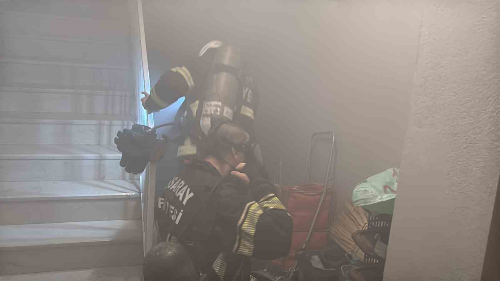 aksarayda apartmanda yangin panigi 6 kisi dumandan etkilendi 2 vGsa9Mjj