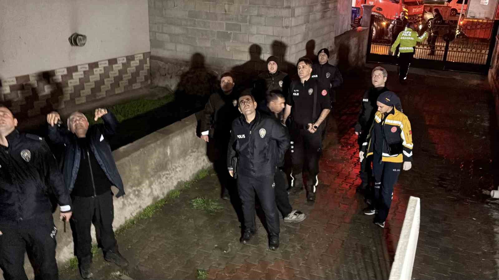 aksarayda apartmanda yangin panigi 6 kisi dumandan etkilendi 6 c26RuYz4