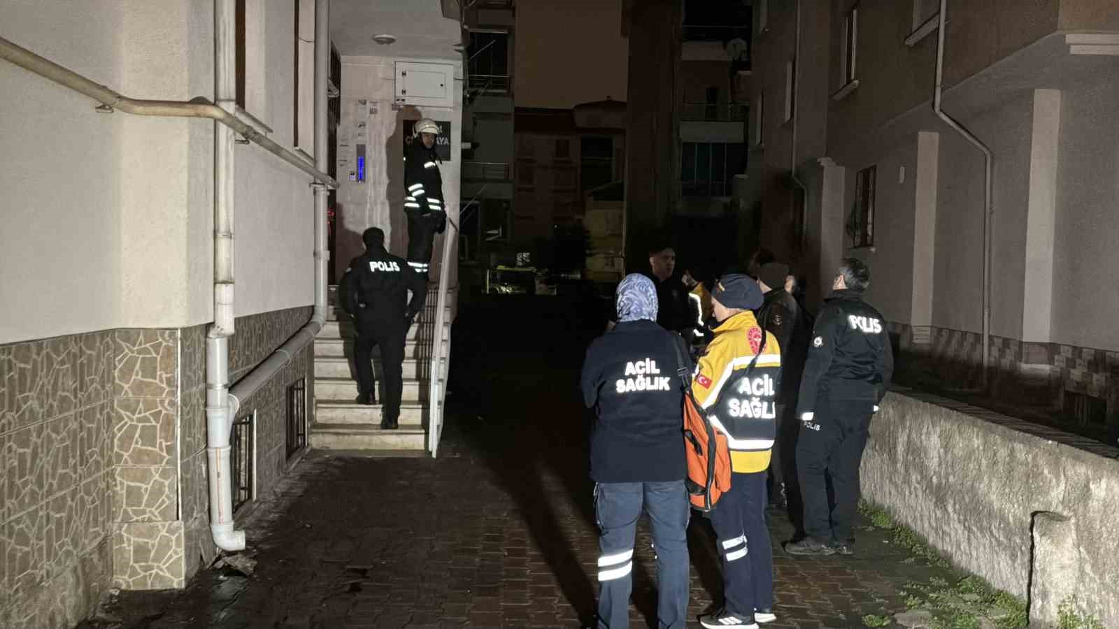 aksarayda apartmanda yangin panigi 6 kisi dumandan etkilendi 7 sChqGzqU