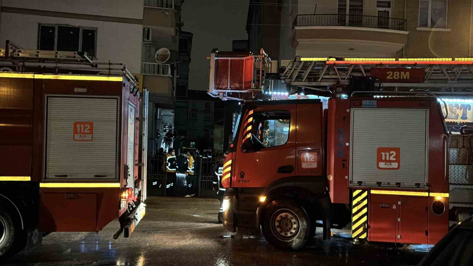 aksarayda apartmanda yangin panigi 6 kisi dumandan etkilendi 8 cAH6WDEe