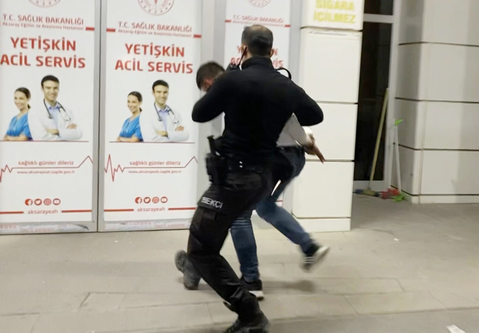 aksarayda bekciler ile supheli arasindaki kovalamaca kamerada 8 OQMdjh39