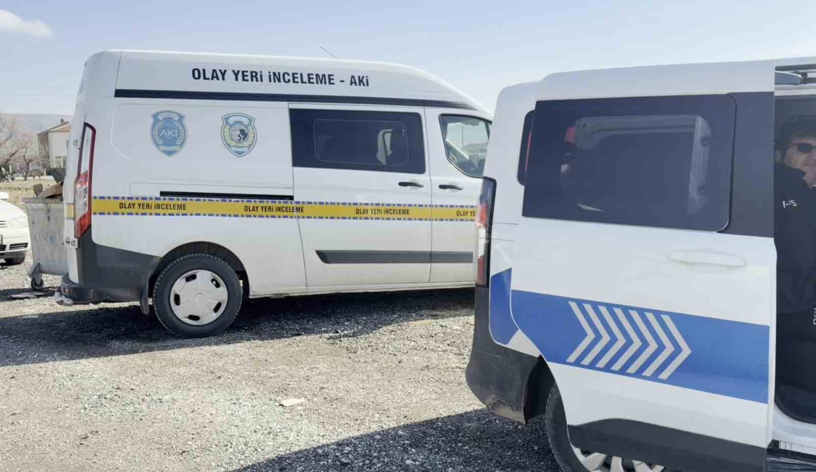 aksarayda catidan dusen isci agir yaralandi 0 TC94uS5u