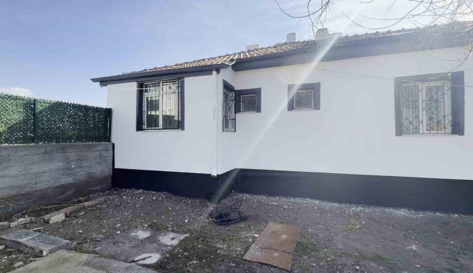 aksarayda catidan dusen isci agir yaralandi 1 D8KGiYcs