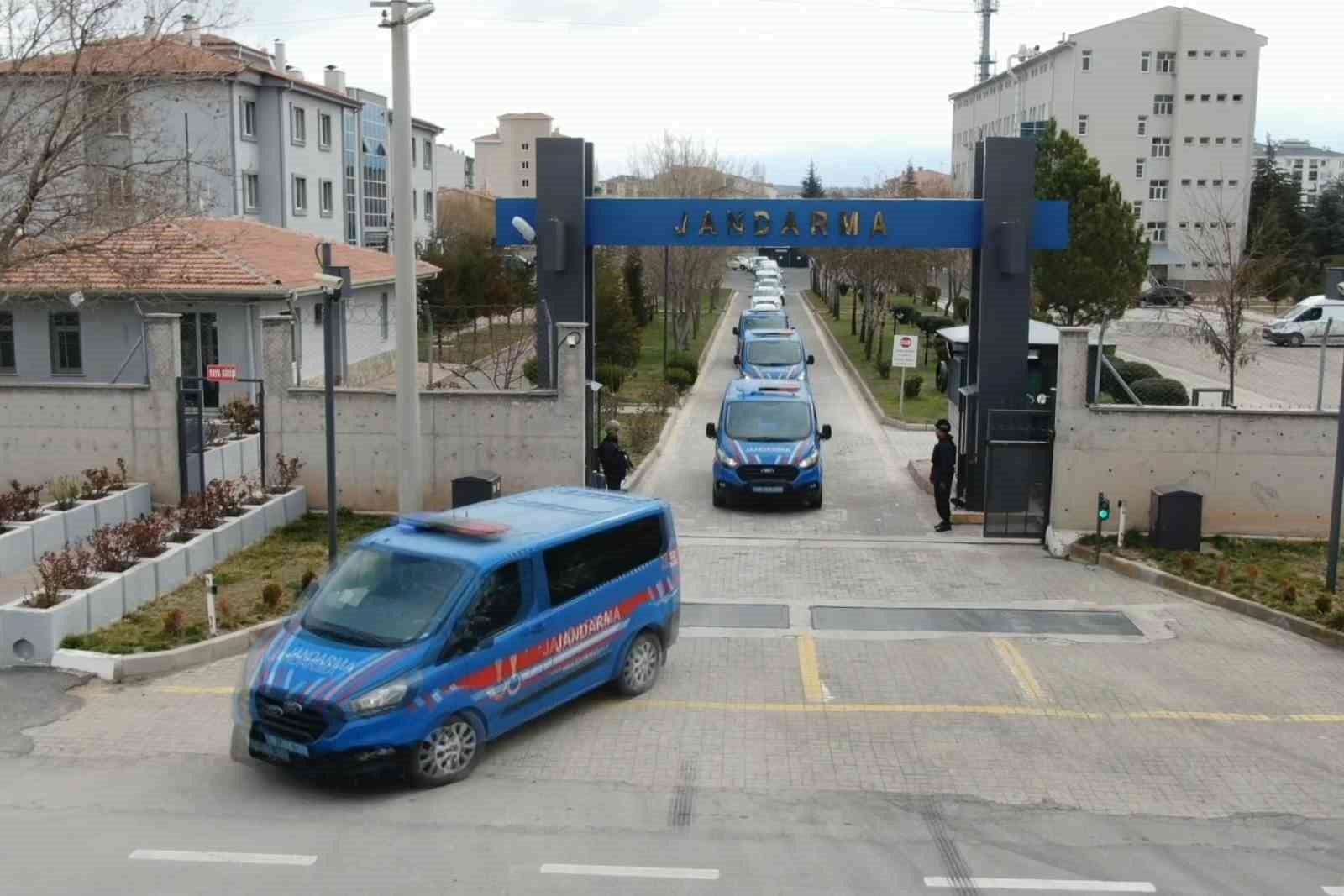 aksarayda cuval icine gizlenmis 11 bin adet uyusturucu hap ele gecirildi 3 tutuklama 1 Q1MJOJ8E