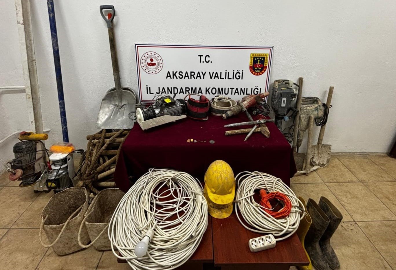 aksarayda define avcilari tarihi eserlerle sucustu yakalandi 0 YPsQnlCp
